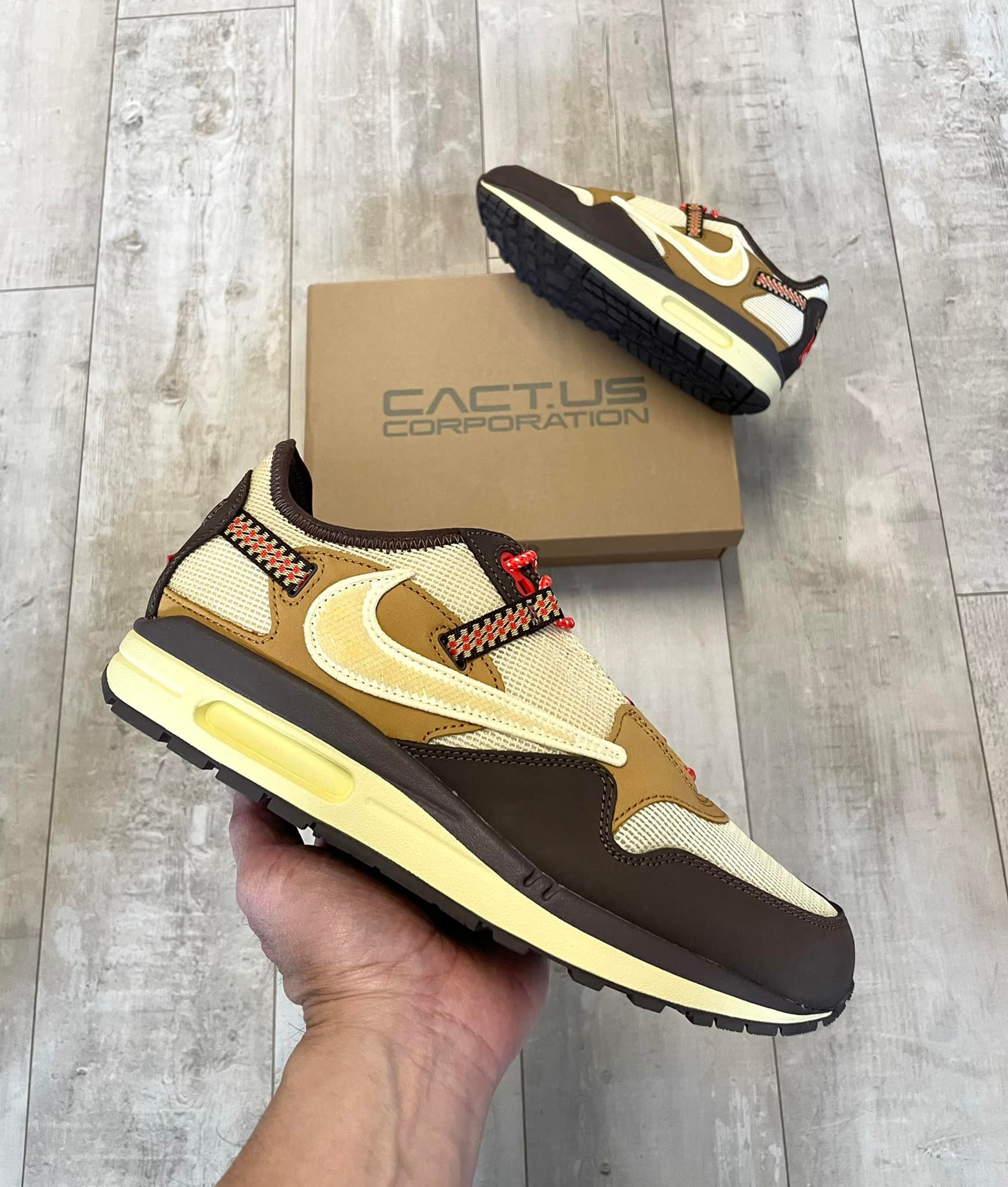 Travis Scott Air Max Cactus Jack Saturn Gold sneakers