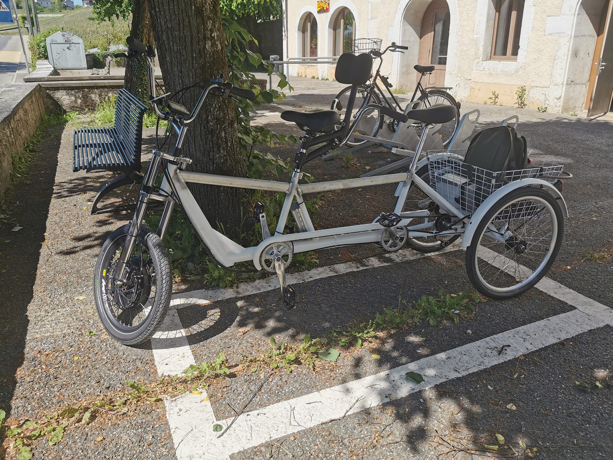 Tricycle Enfant 2-en-1 Avec Barre De Poussée, Frein, Et Grand Panier – De 18 Mois à 48 Mois