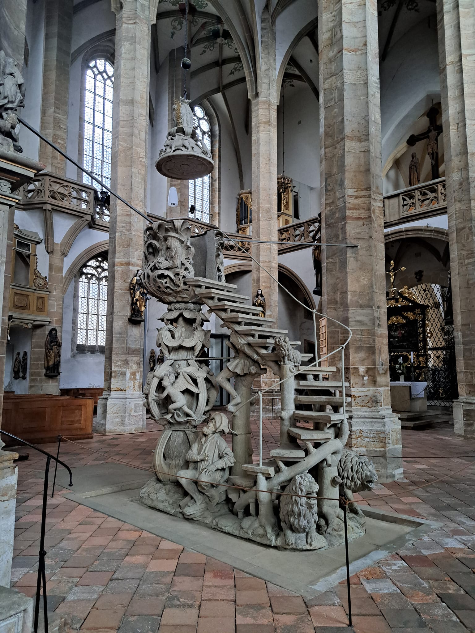 Petrified wood in Zeisigwald tuff used in Freiberg cathedral pulpit