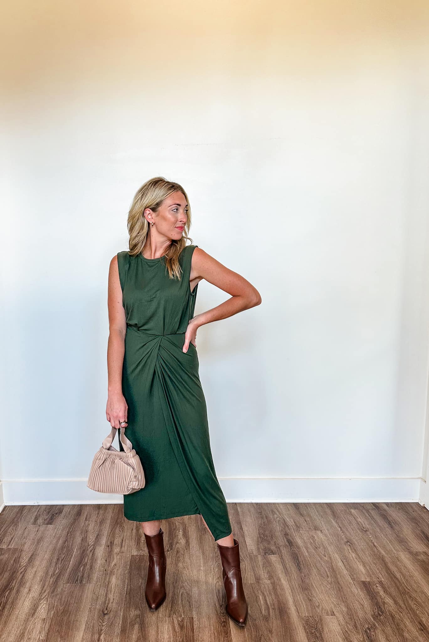 green pencil dress outfit Stunning in seasonal emerald green. Flattering ruched waist panel. Shop here >> bit.ly/3dxjGYc square-hotfix-2