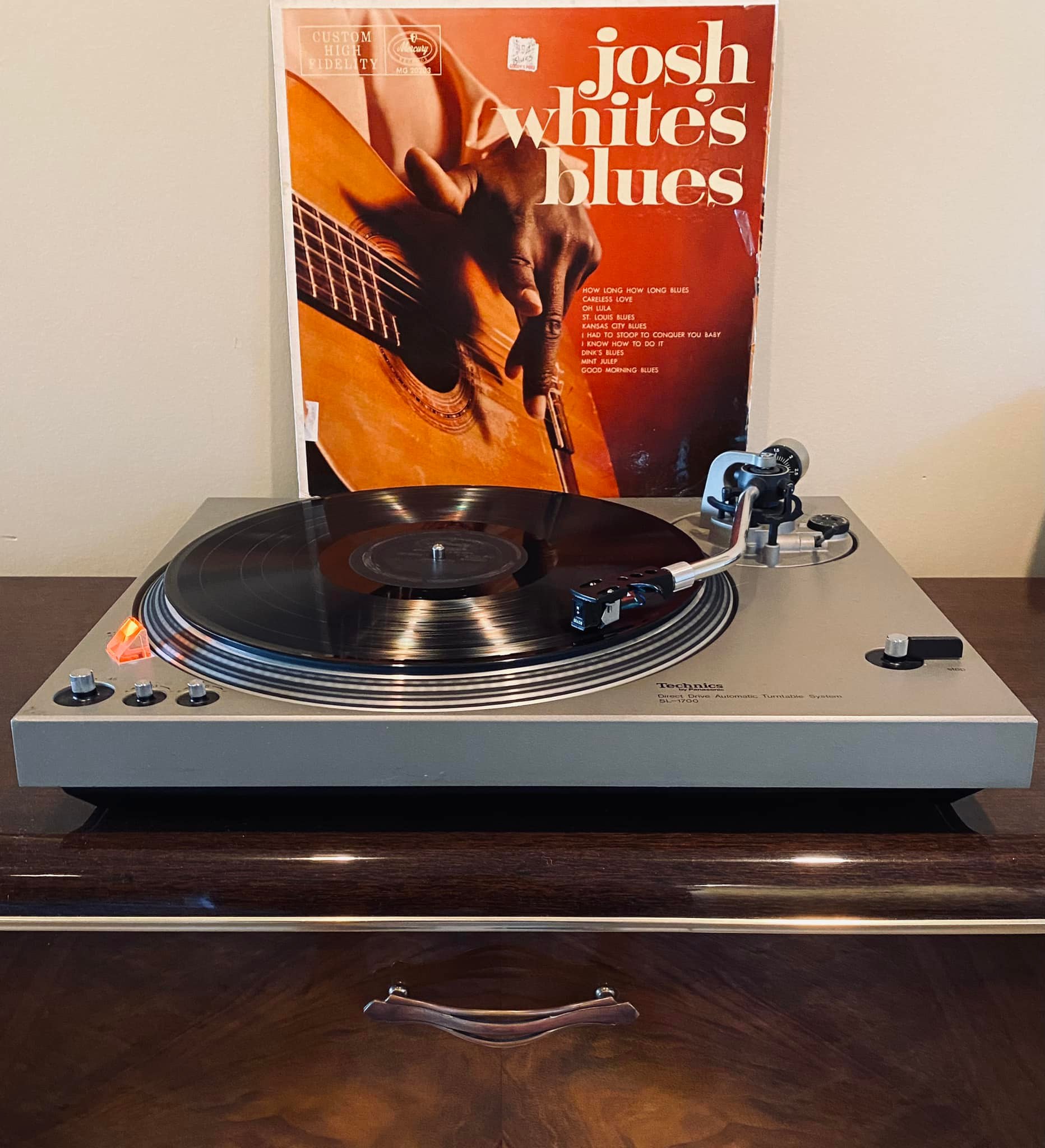Cool stuff here. Josh White/Bill Broonzy split LP 1957 on Period