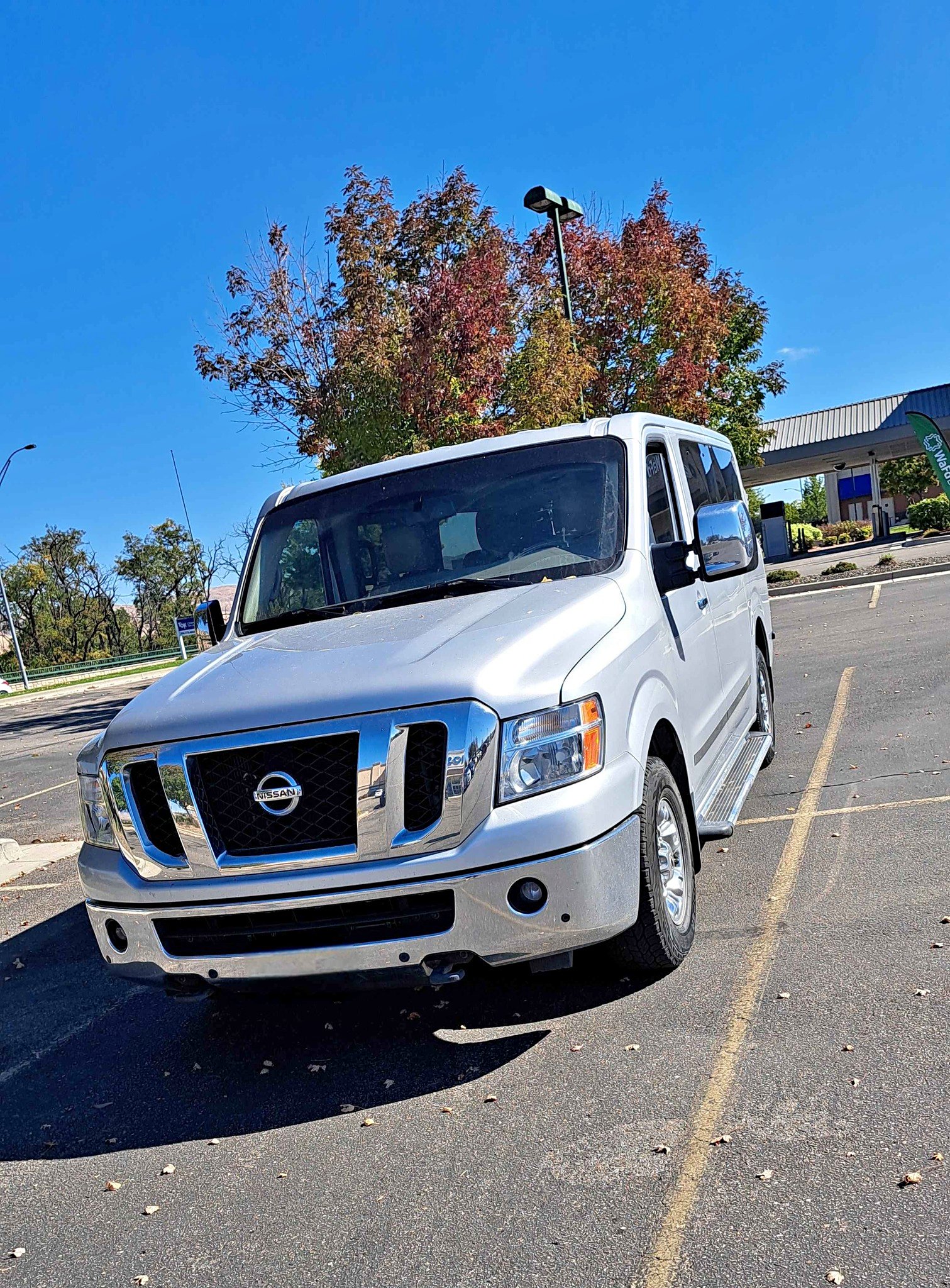 2014 Nissan NV3500 HD Passenger · SL Van 3D