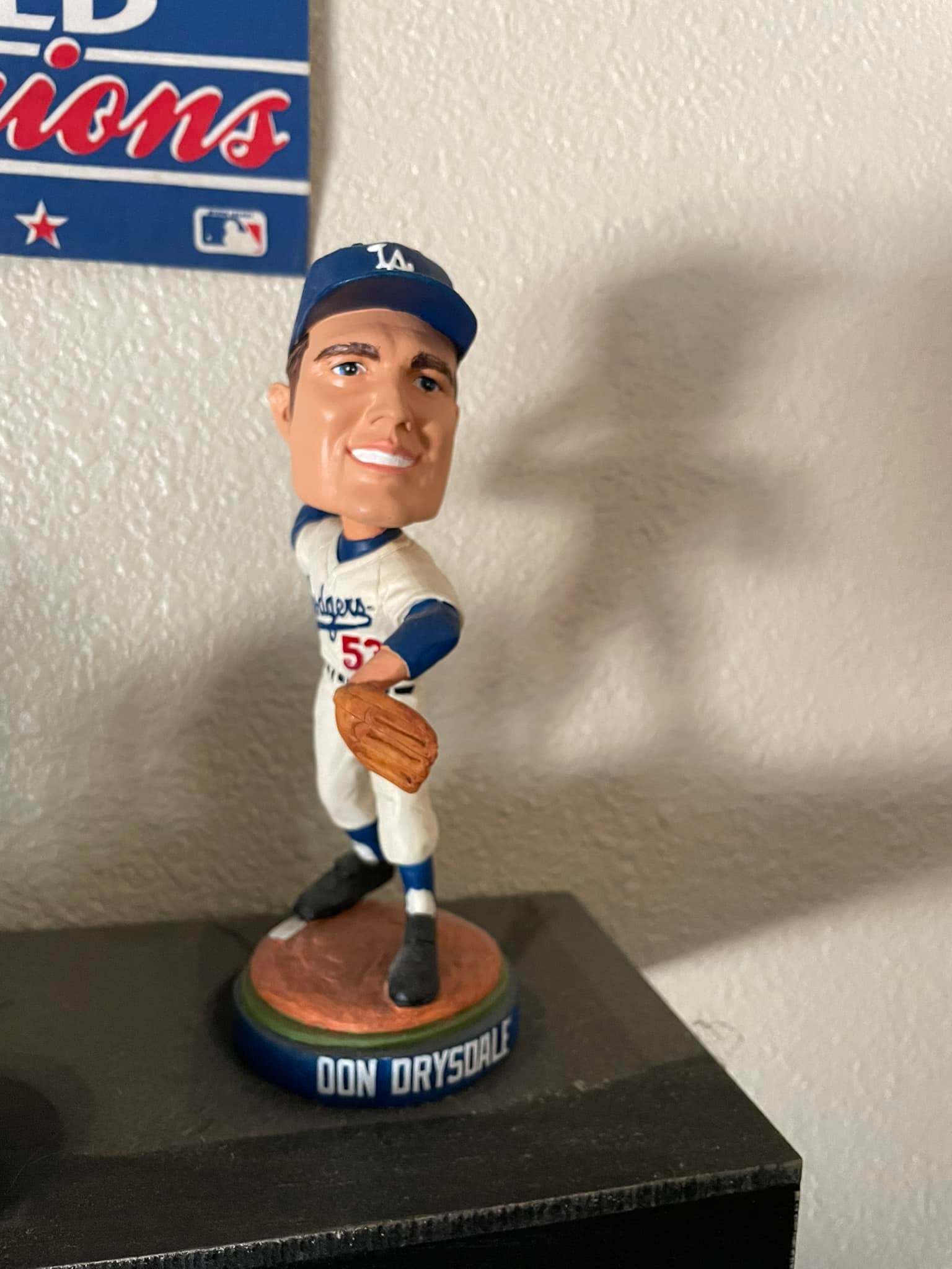 Dodgers giving away Kobe Bryant bobblehead on August 8th