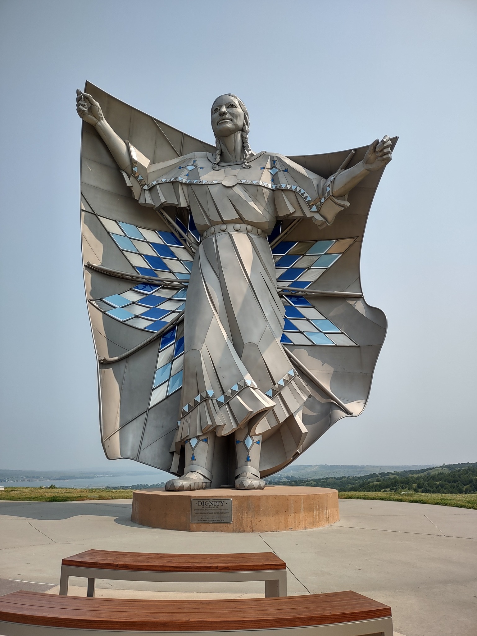 スカイテラ（アースオブジェ） Visiting the Dignity of Earth and Sky statue in Chamberlain, South