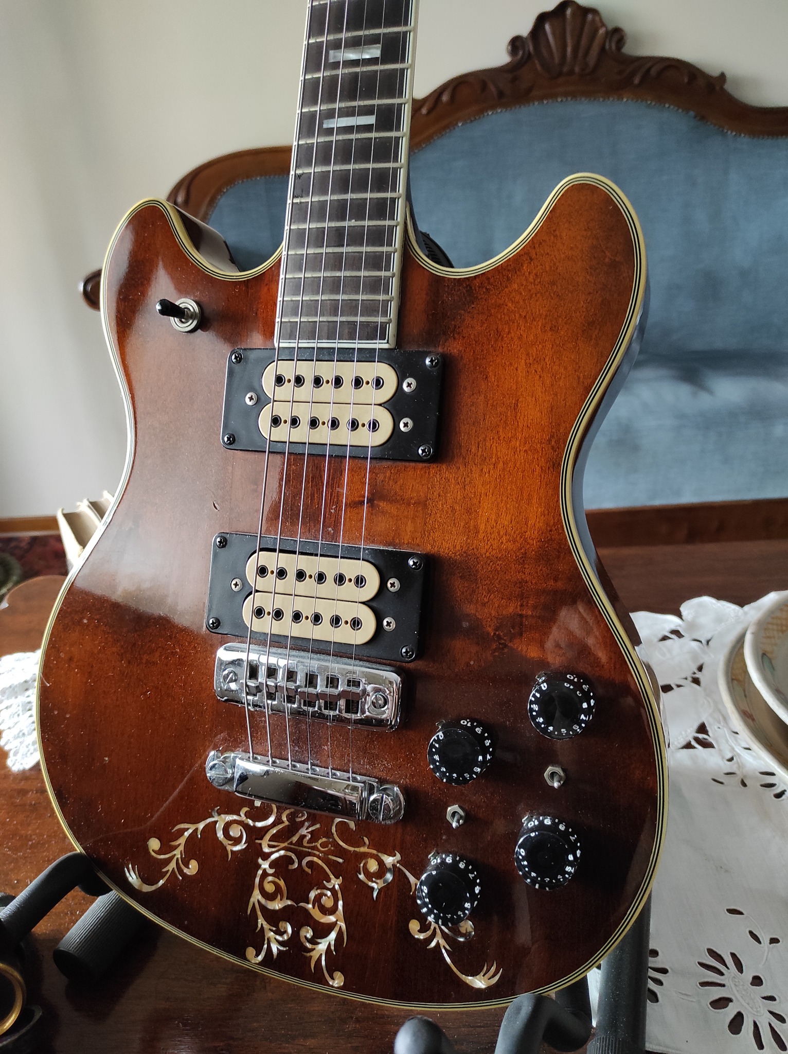 Kit chitarra fai da te S Double Cut: Costruisci la tua chitarra personalizzata unica