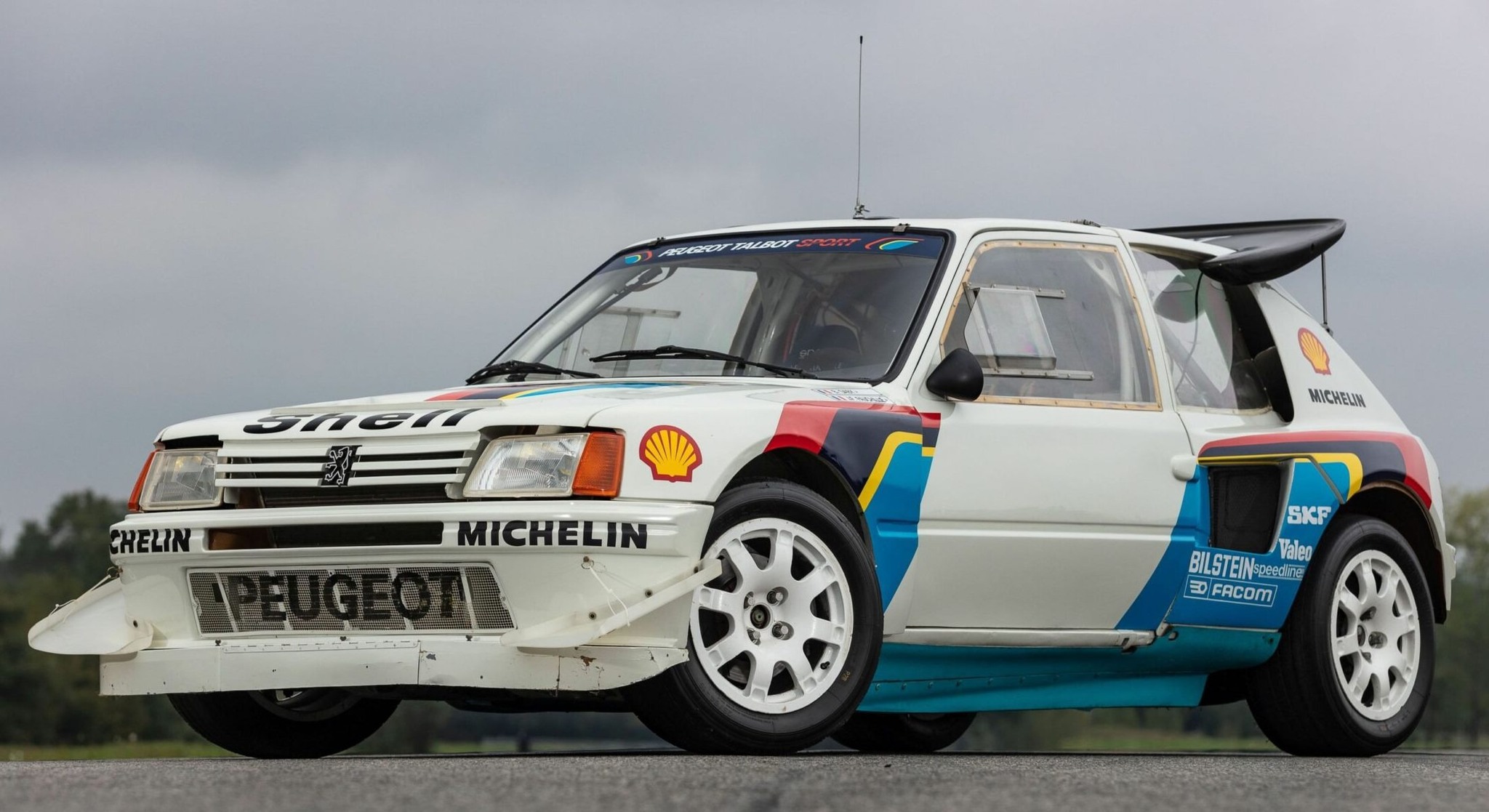 Peugeot 205 T16 Evo2 engine cutaway