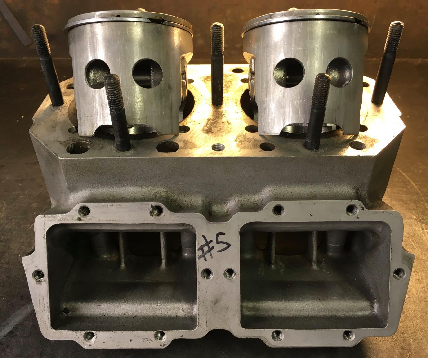Piston De Culasse Pour Moteur De Jet Ski Kawasaki 550 - Pour Pièces Ou Réparation