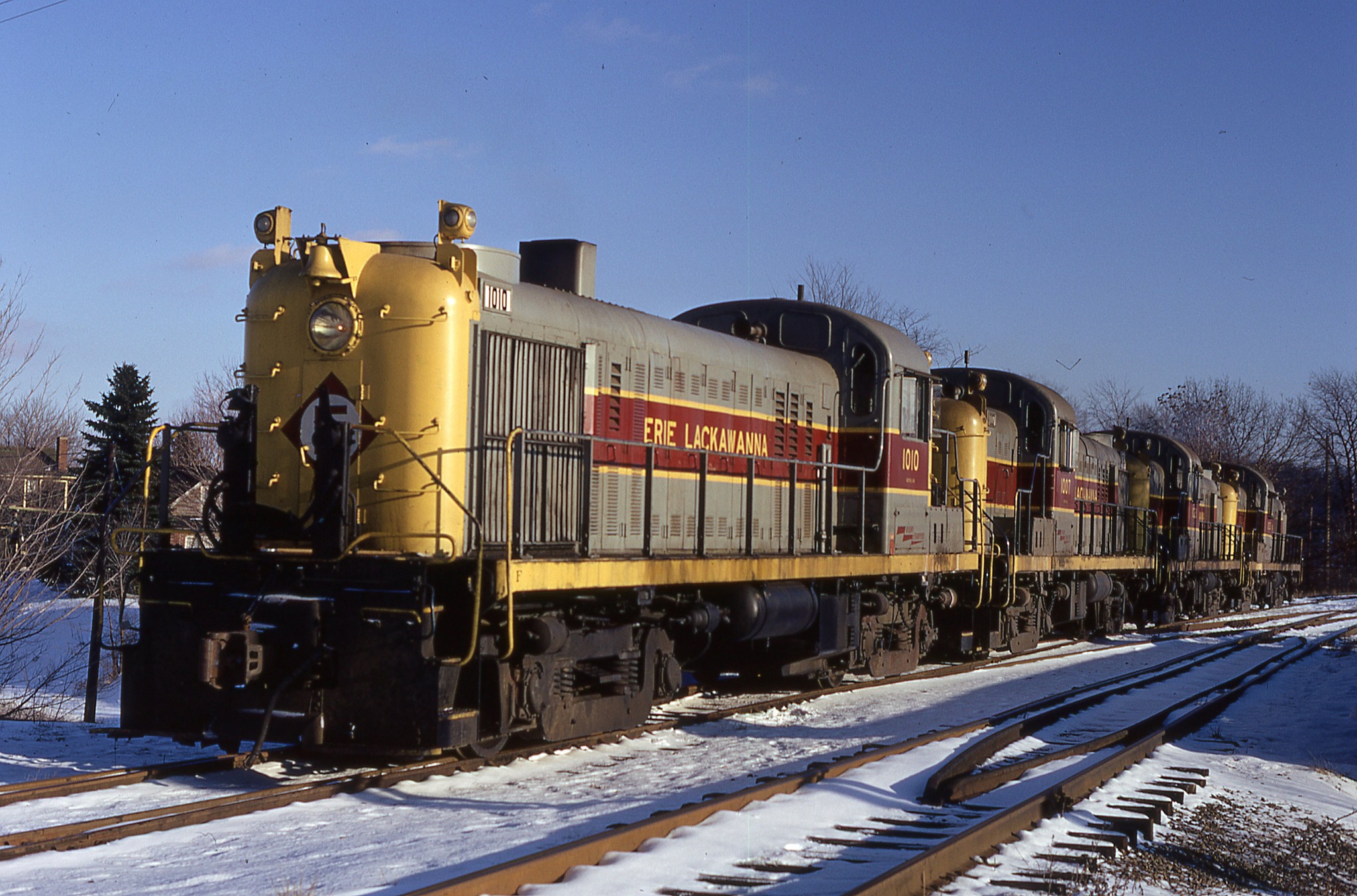 Erie Lackawanna RS3's in February 1972