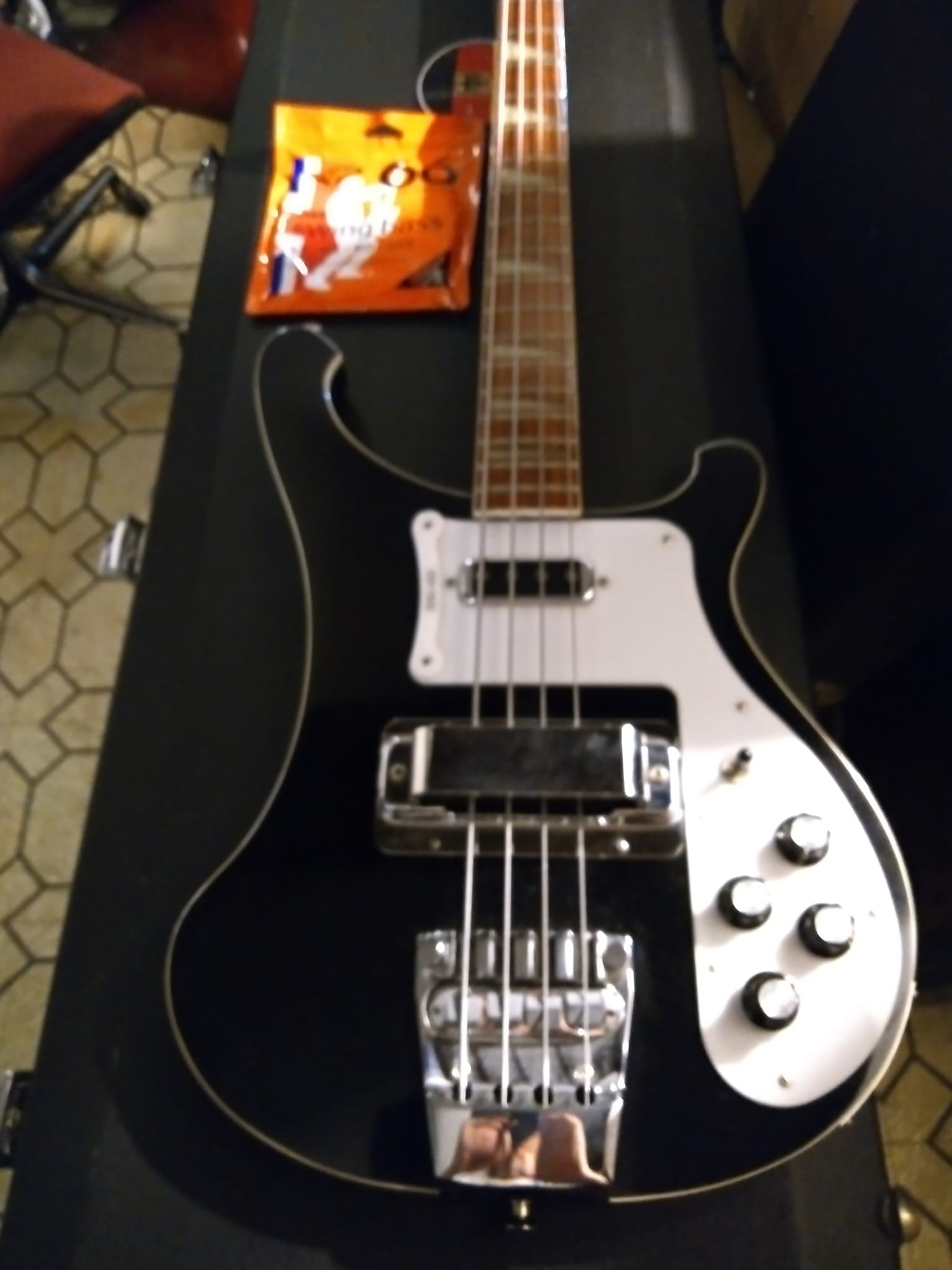 Rickenbacker 4003w strap post came loose during practice