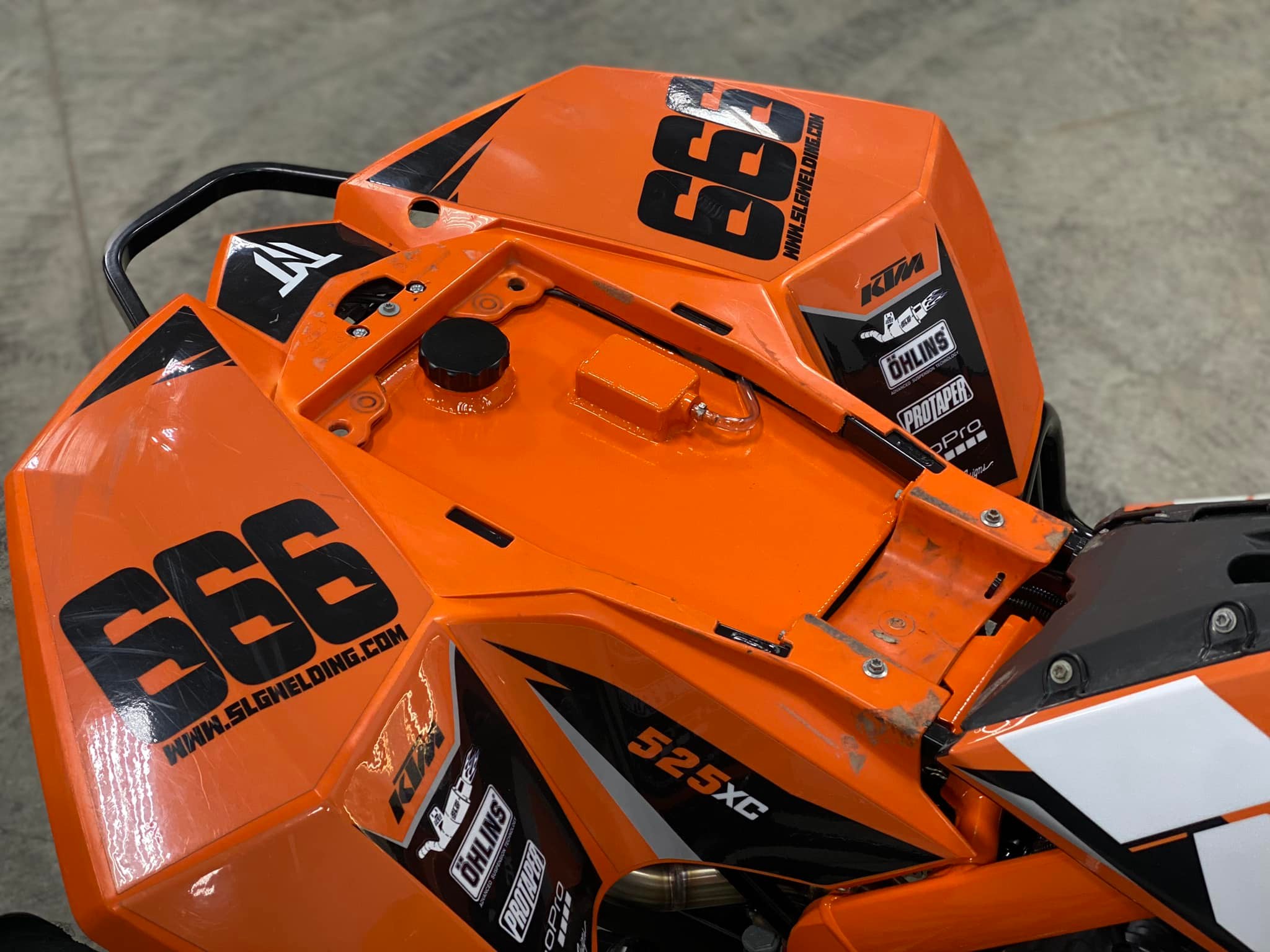 2008 KTM 525XC with 2021 KTM Duke 890 engine build
