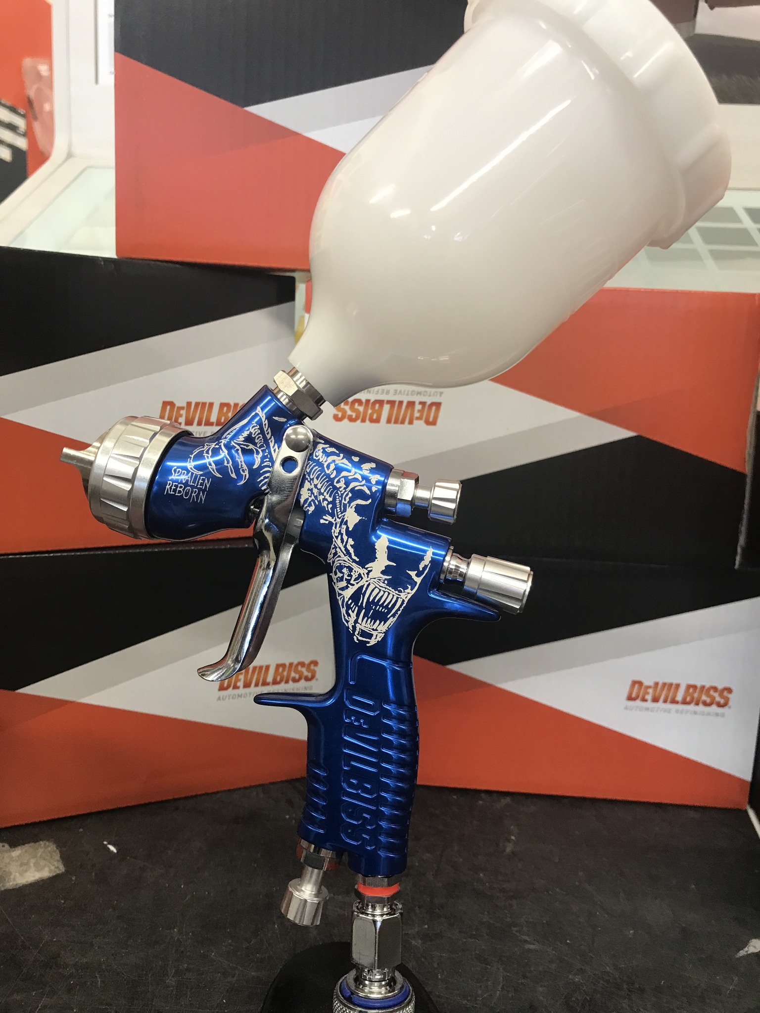 Devilbiss 704504 DV1 Basecoat Spray Gun 1.2 1.3 1.4 Tips Used (1) Time