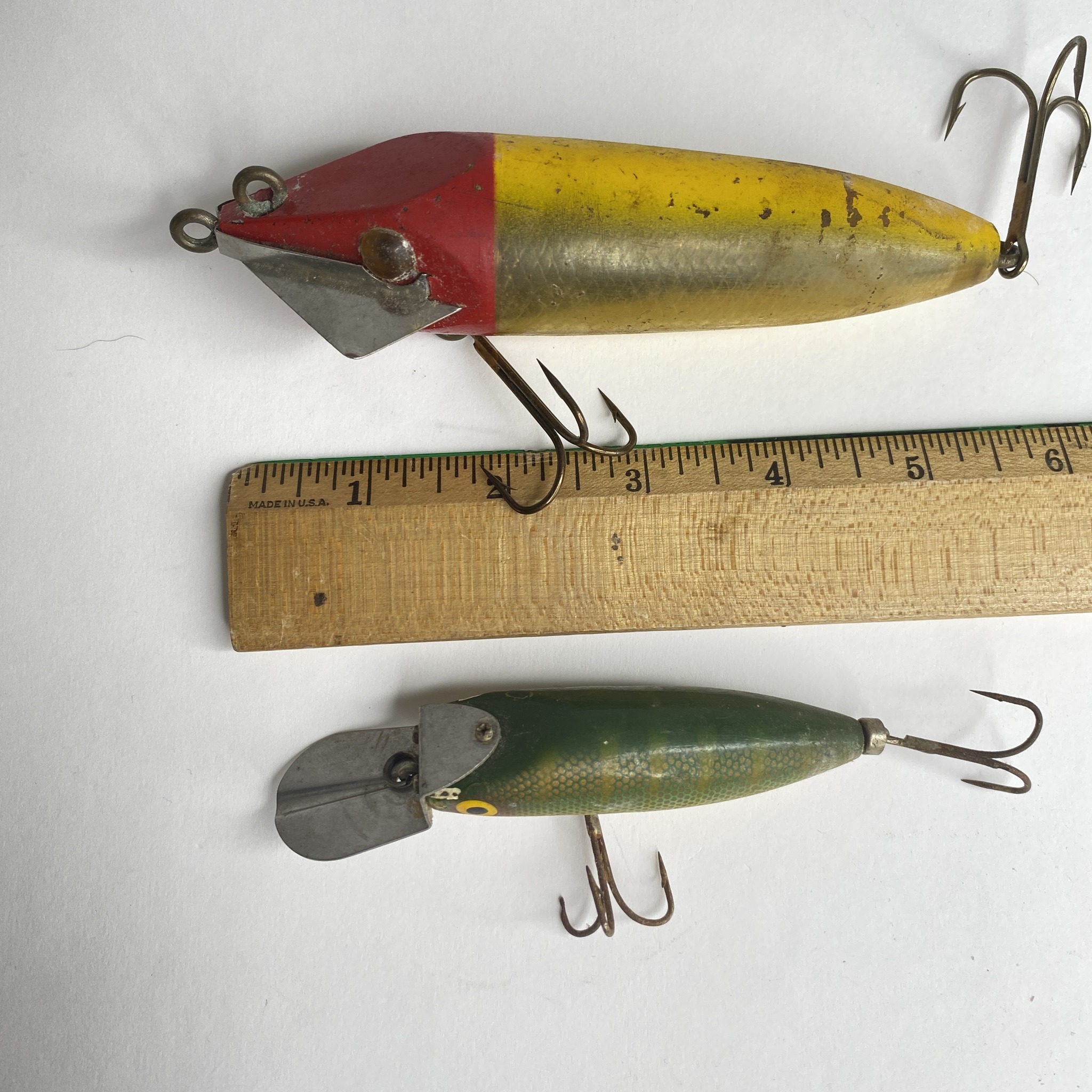 What are the characteristics of the Heddon salmon plug?