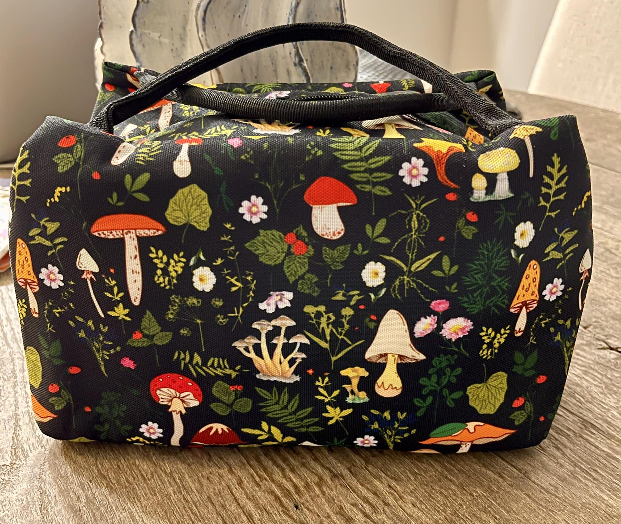 How cool is this Aladdin and Genie Sling Bag? So original and fun 