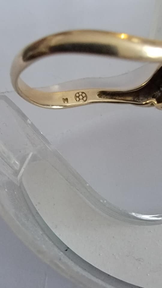 What does the stamp next to 585 mean in 14k gold?