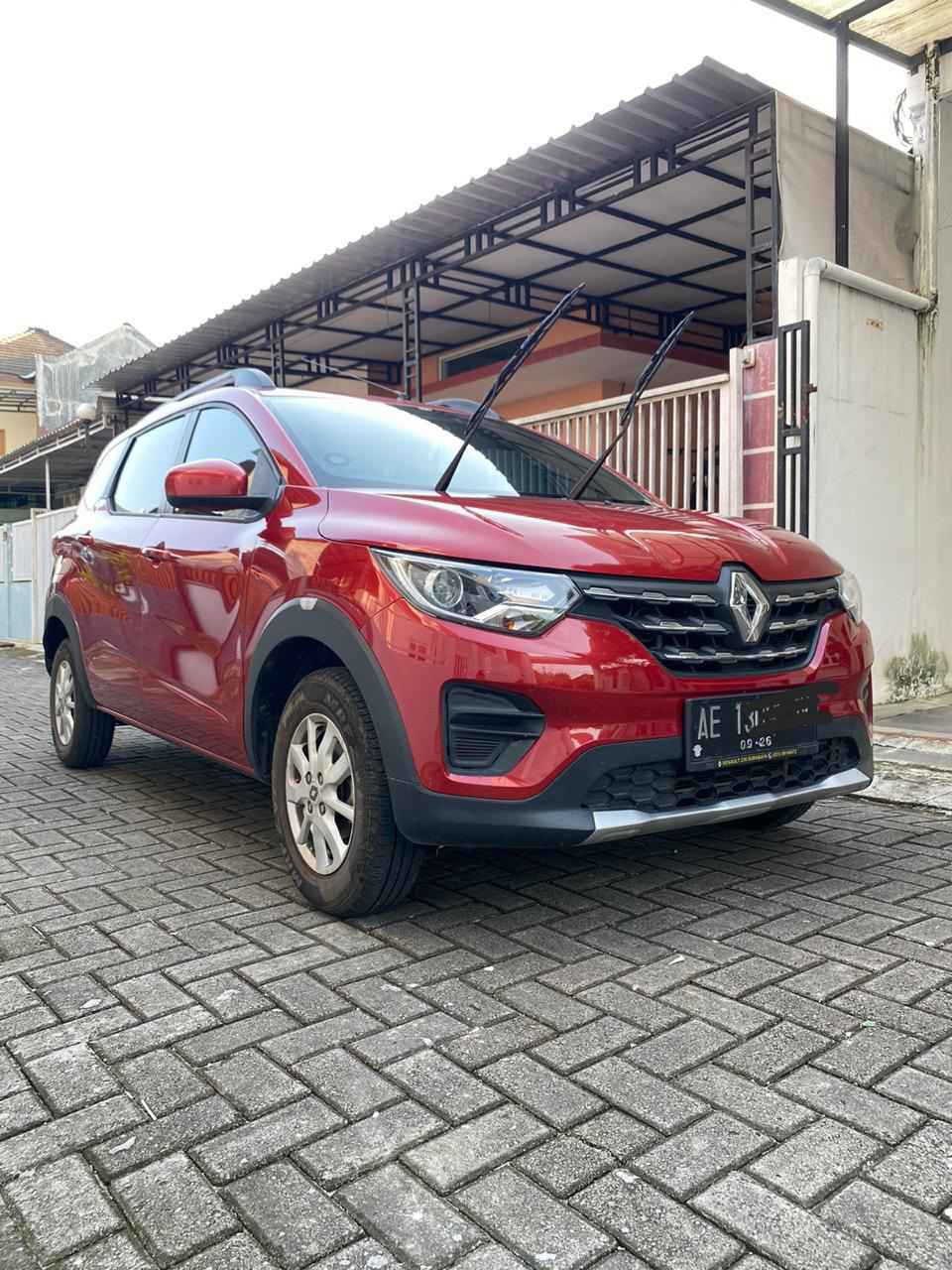 2022 Renault Triber RXT 1.0 minibus