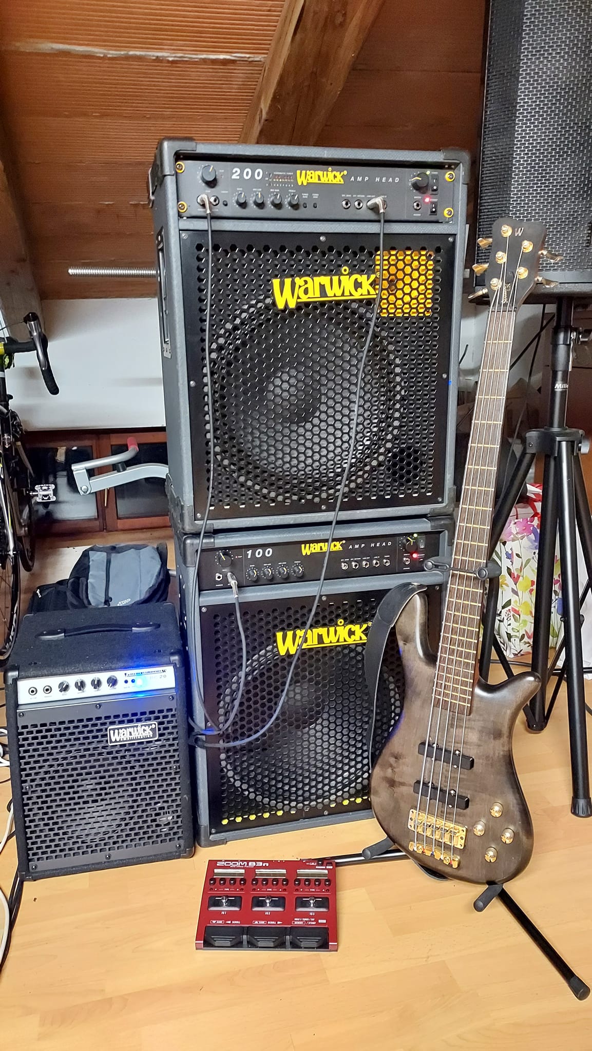 Warwick Blue Cab 20 practice amp and bass pedal chain review