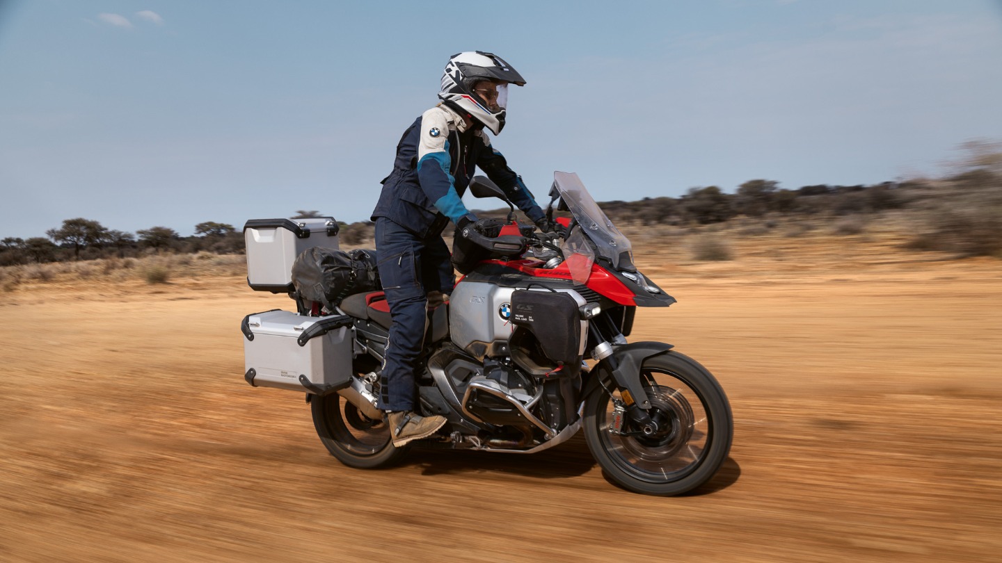 Ready for adventure? 🌍 The BMW GS Tatacoa jacket goes everywhere