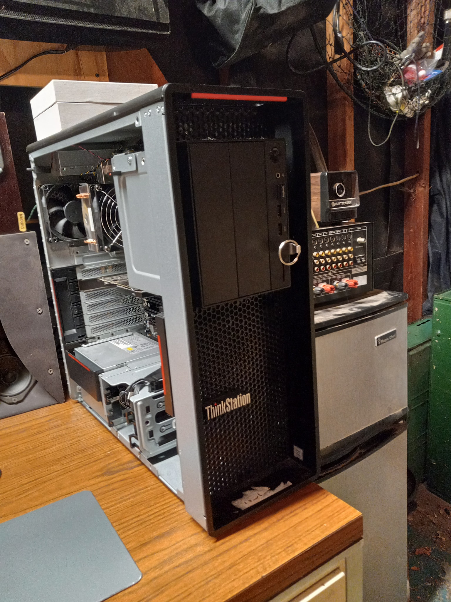 Lenovo ThinkStation Workstation P520 - No HDD - No GPU - 690W