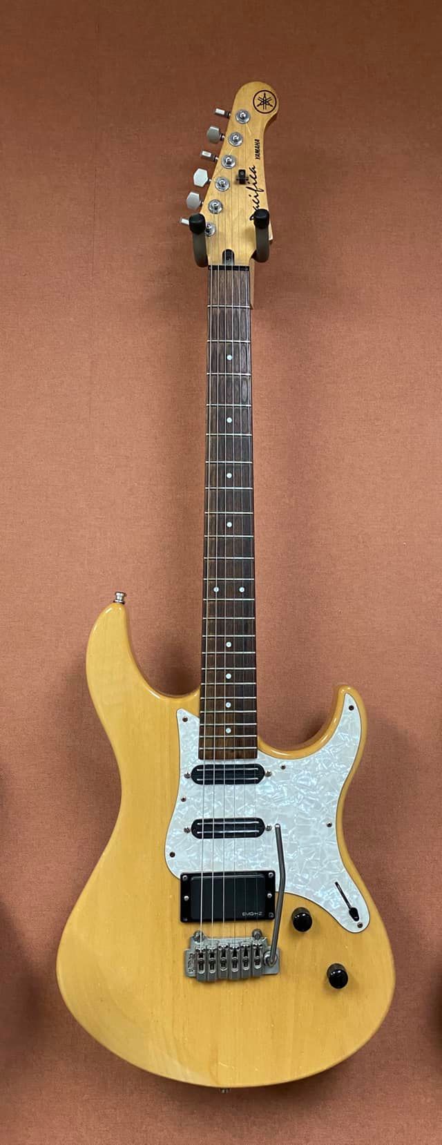 Yamaha Pacifica 604W guitar owner's 25-year experience