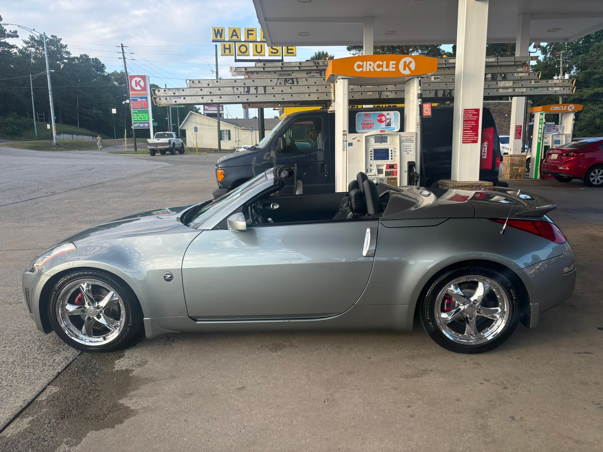 Clean on the outside, clean on the the inside…🫡 2004 Nissan Z