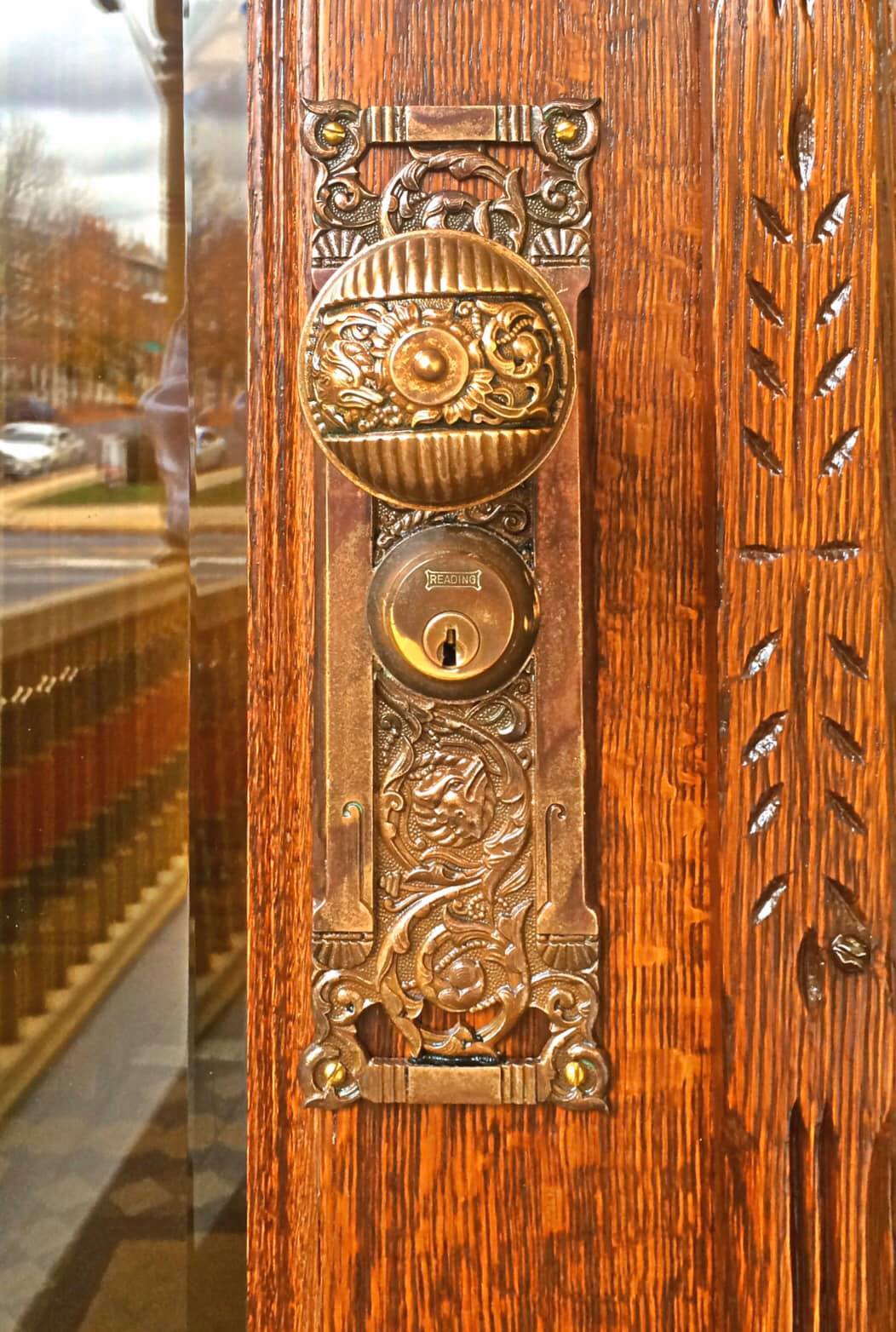 What is the origin and value of a Reading Hardware Co. entry set