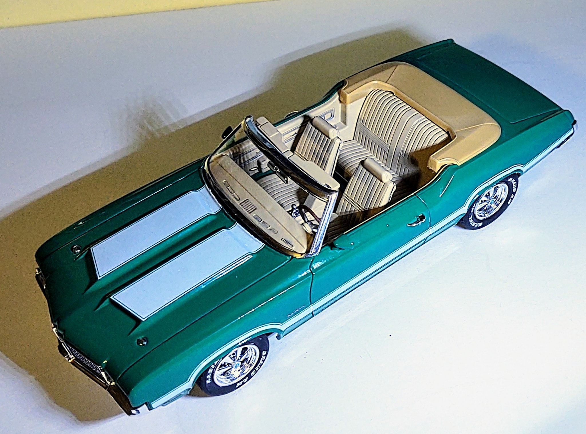 Revell 1/25 '72 Oldsmobile Cutlass 442 model kit review