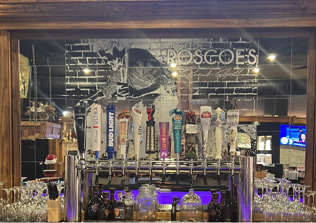 ⭐︎めーぷる⭐︎ Rosco's BBQ in Hawkinsville, GA offers Wing Wednesday deals