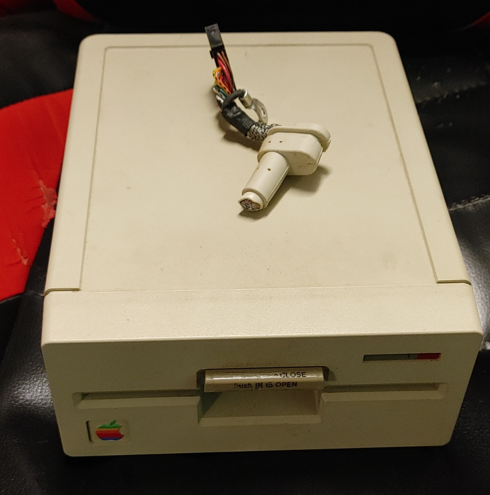 Can Apple II use A9M0106 and A9M0107 floppy drives?