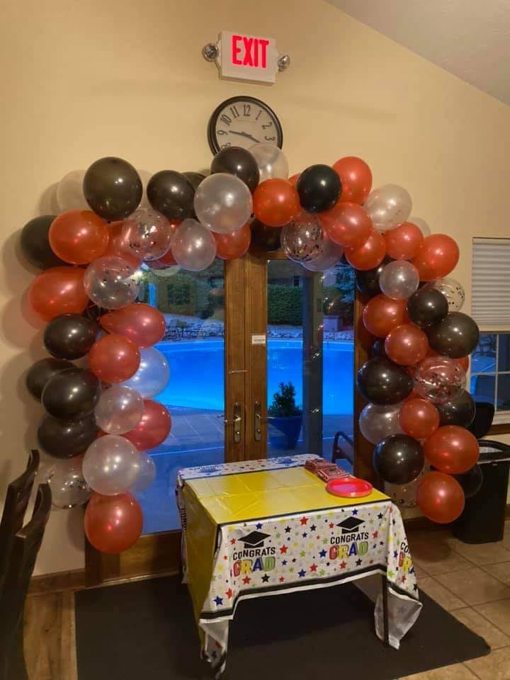 Fun Graduation Party Ideas - DIY Balloon Arch - Living Locurto