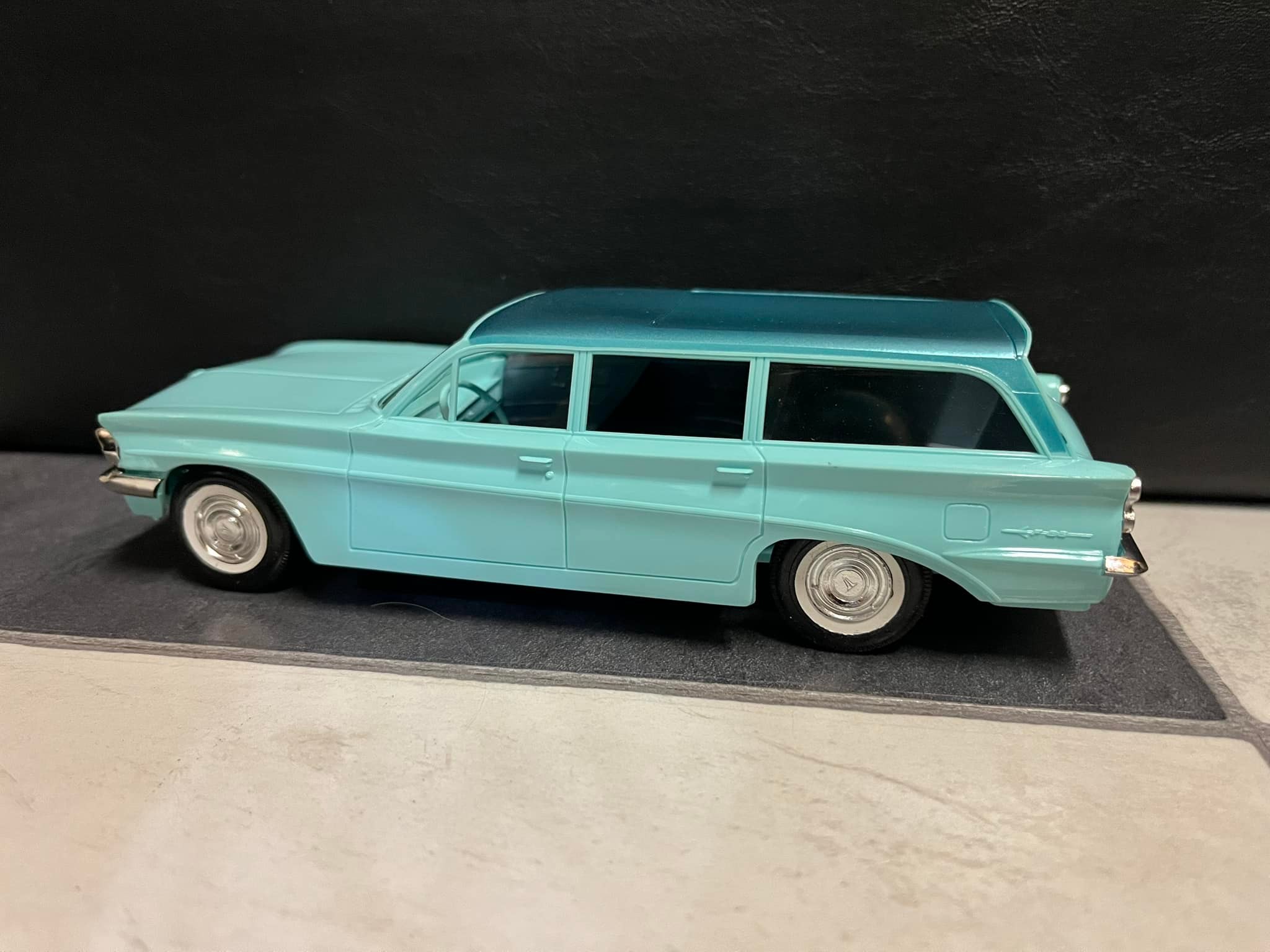 1961 Oldsmobile F-85 Station wagon