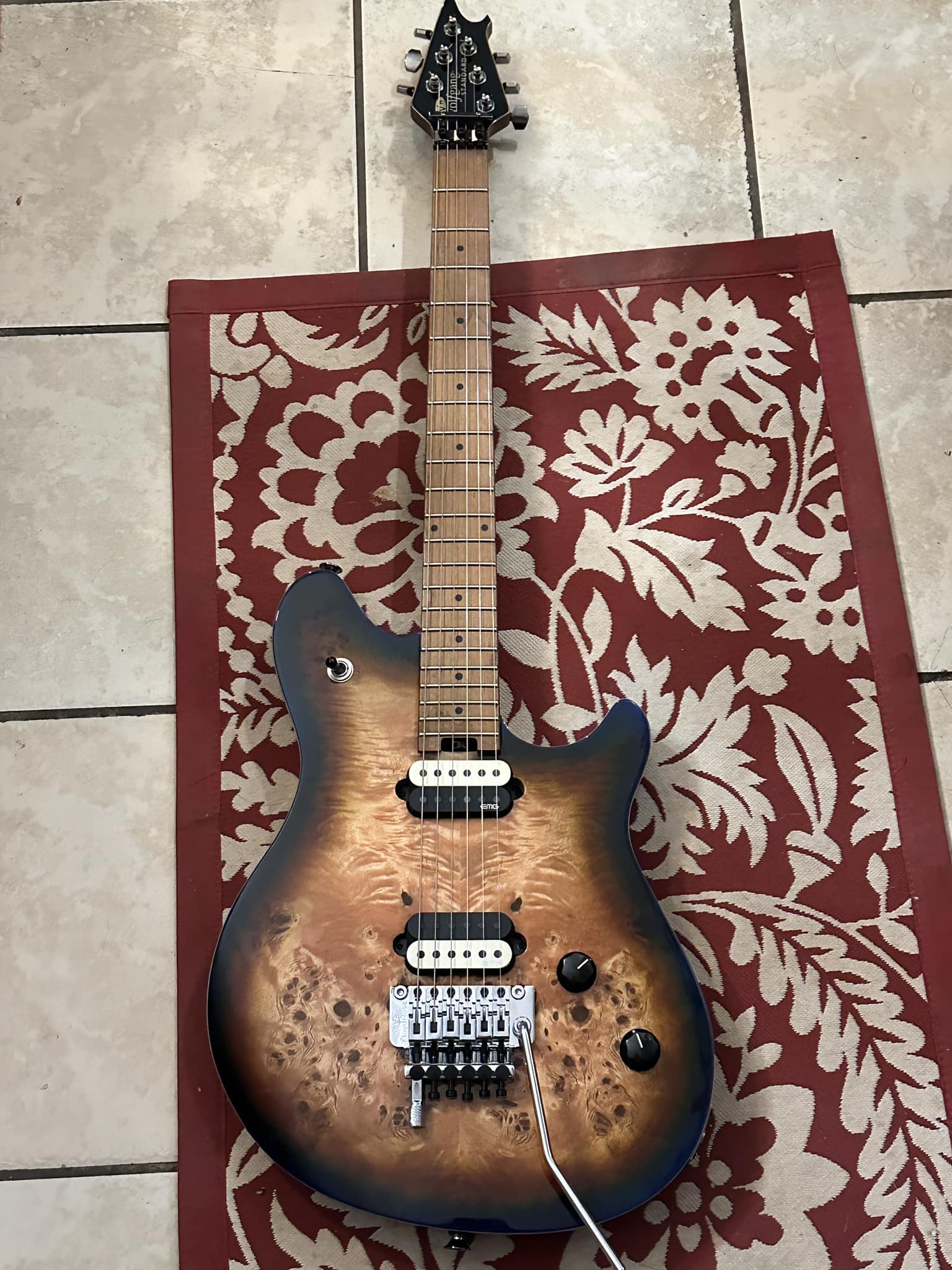One of my Warmoth builds with EMG SVs and a very nice DIY battery 