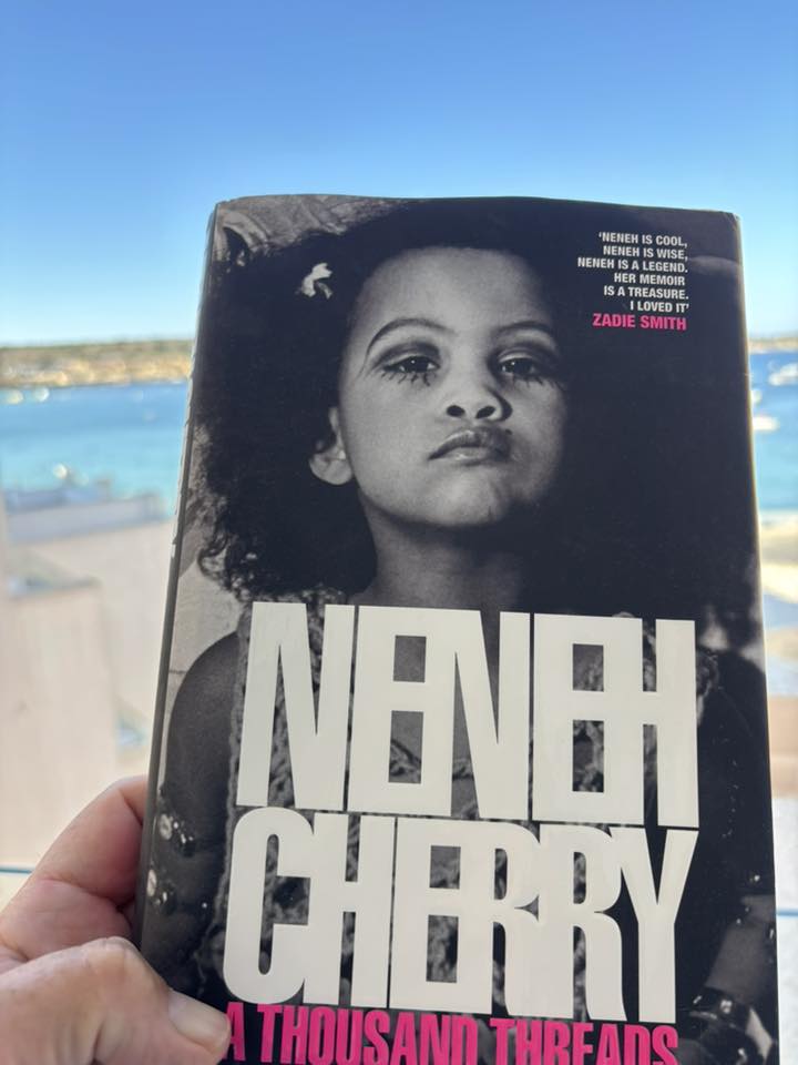 Thousand Threads, De Cherry Neneh. Editorial Scribner En Inglés, 2024
