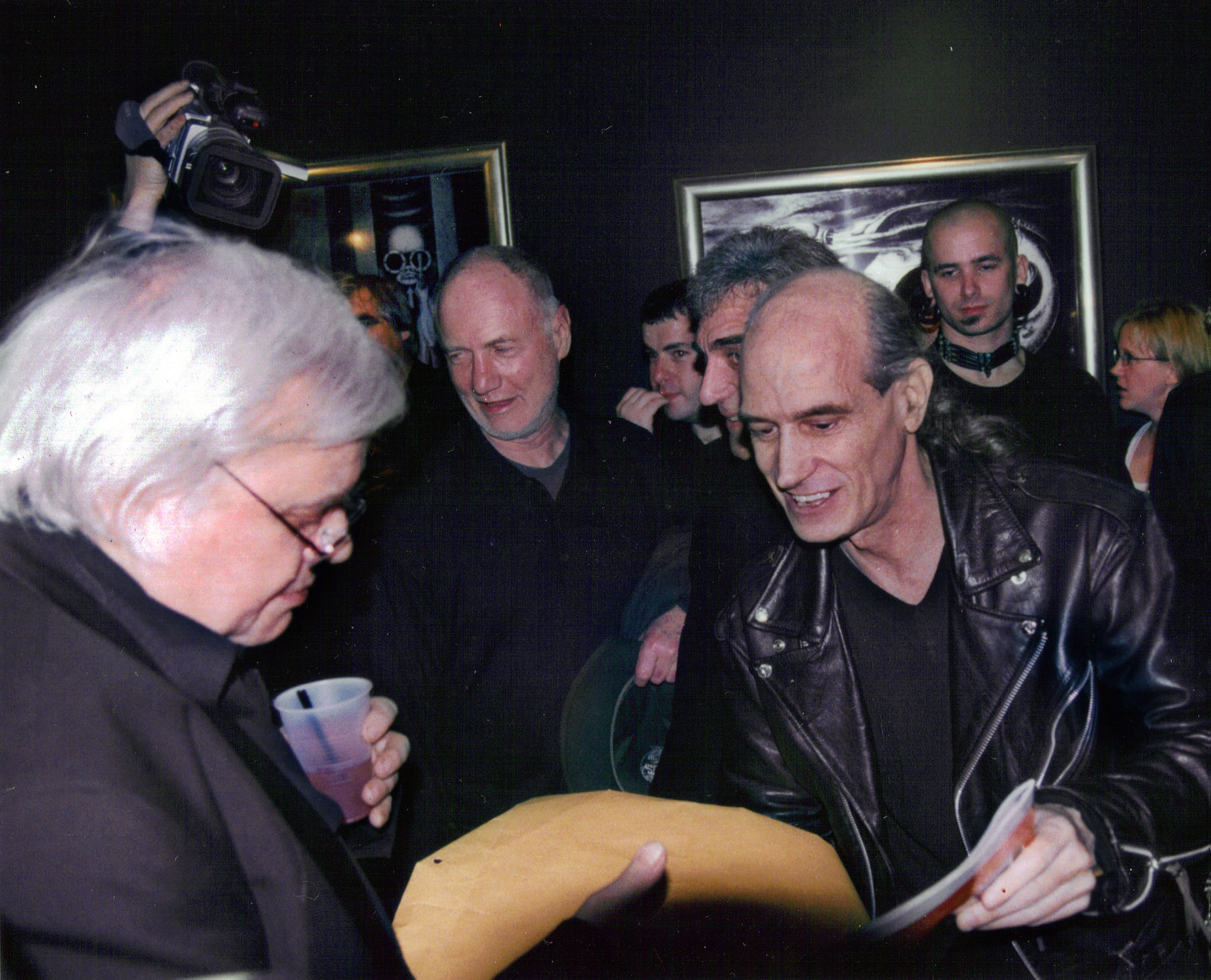 At the H.R. Giger bar in Japan back in 1990 🔥 From the archives