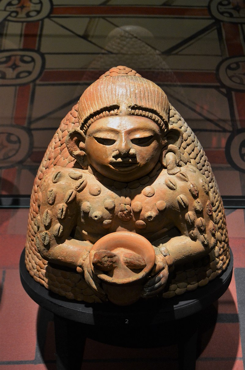 メロ　YOSA チタニウム「神の手」カッサ#9157 A Maya incense burner in the form of Itzamnaaj. The god wears a