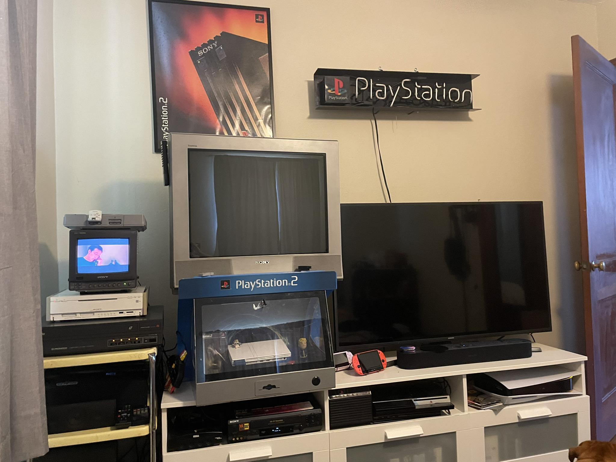 As requested, a few more pics of my 480p Beovision 5 from 2003