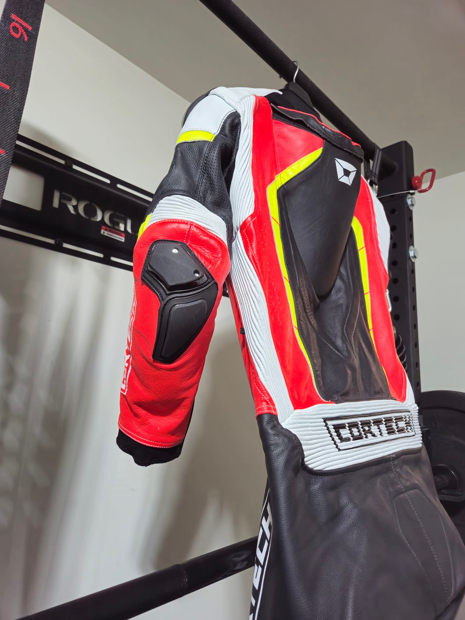 Alpinestars motegi v3 2 piece suit, used 3 times. I bought it few 