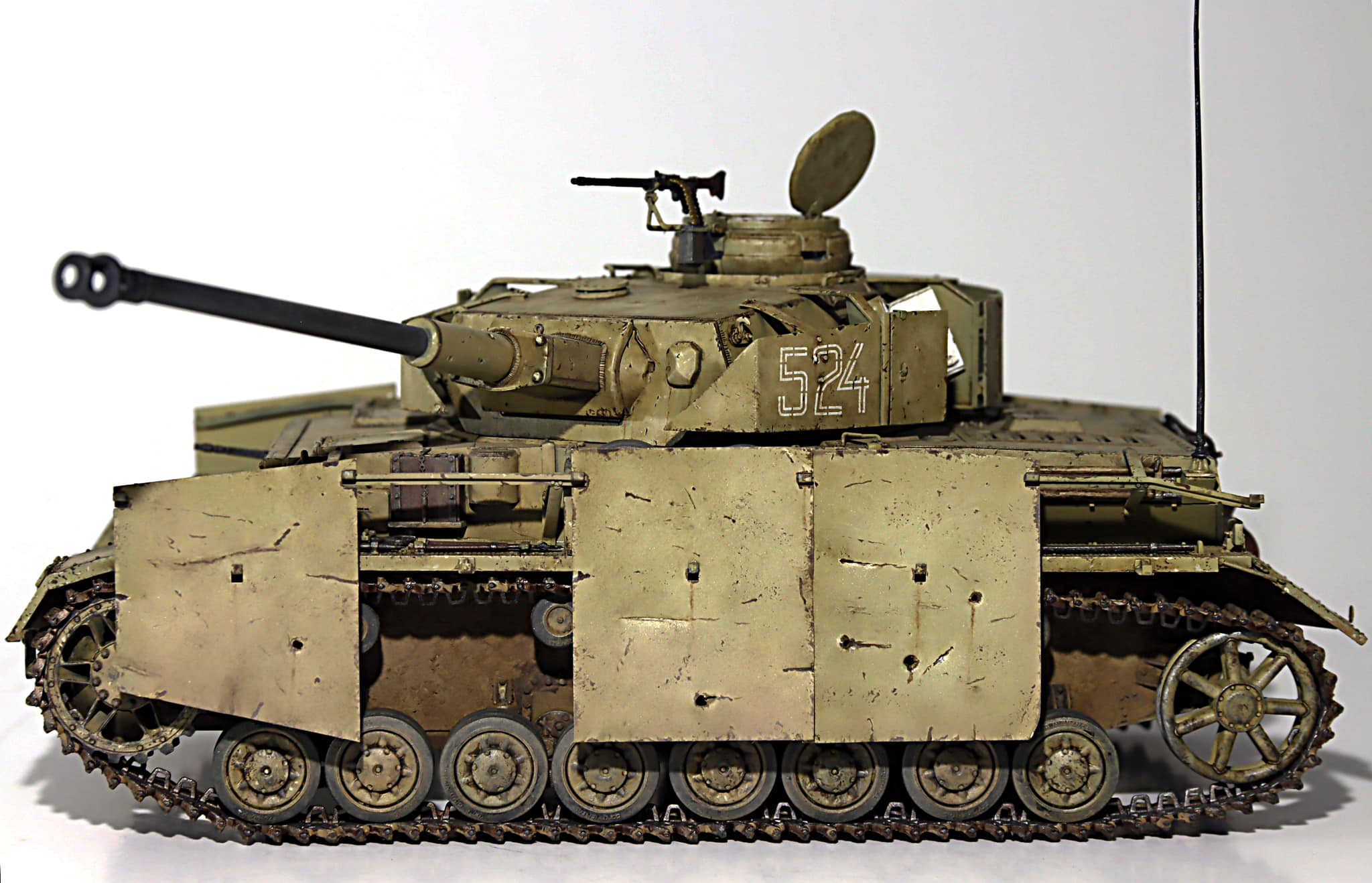 Miniart 1/35 Pz.Kpfw.IV Ausf.H Vomag model completed