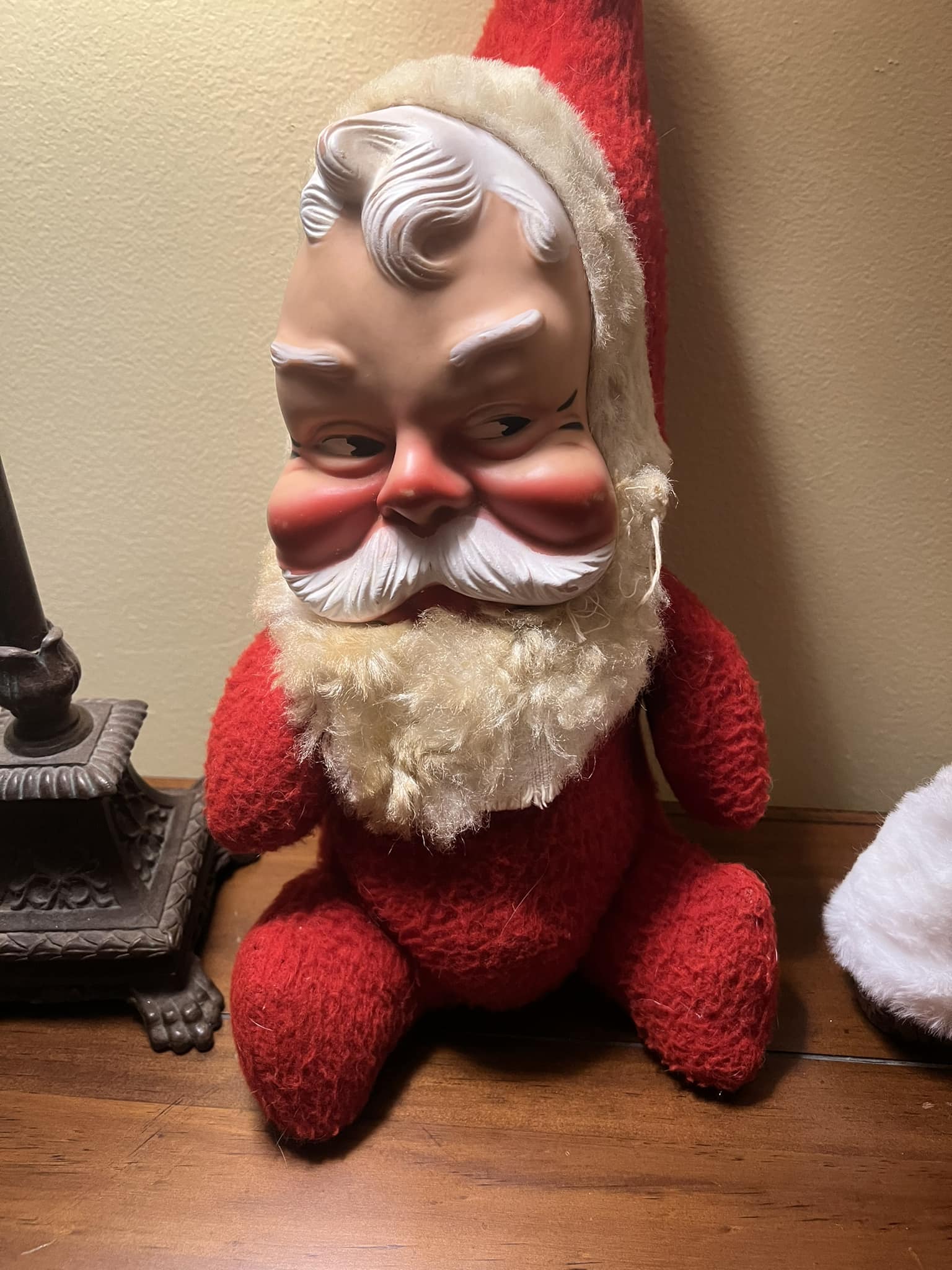Identify Santa from Dillard's trimmings box?