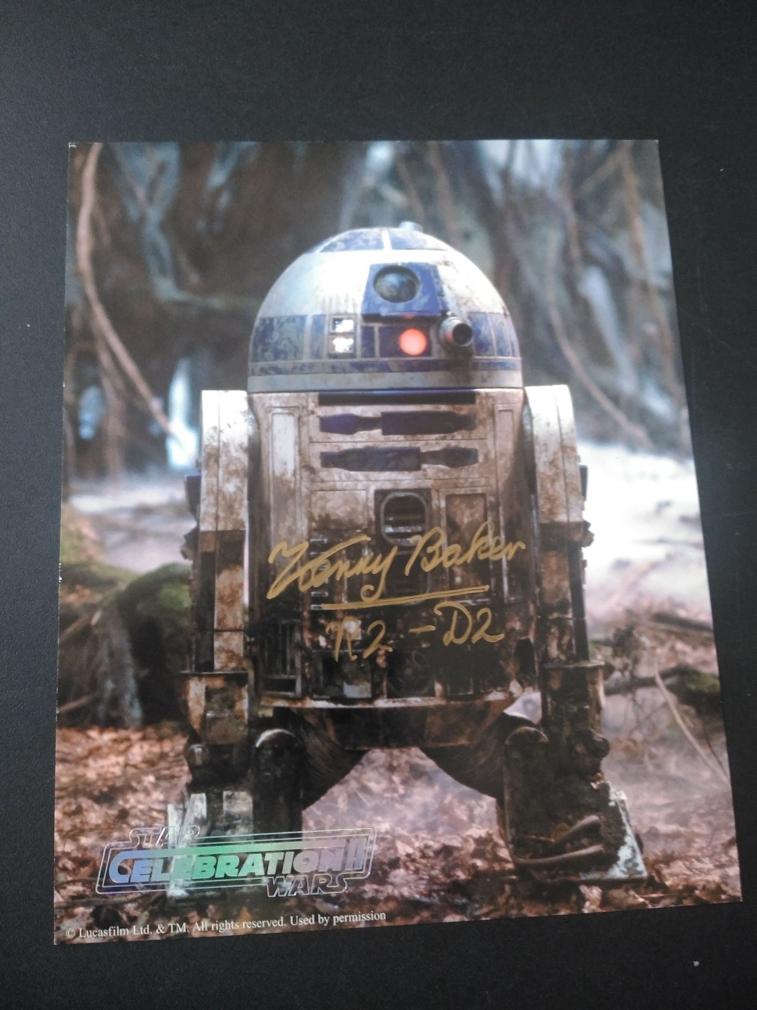 This is a signed/autographed R2D2 collectible figure. Kenny Baker