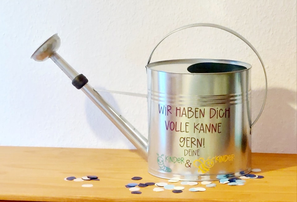 gießkanne #giesskanne #schöndassesdichgibt #cricut #geschenkselbstgemacht #geschenkverpackungsideen #glückwunsch #erziehermitherz #geschenkidee #plotterliebe #starkestückehandmade #diekholzen #plotterideen #diy #hildesheim #handmade #abschied