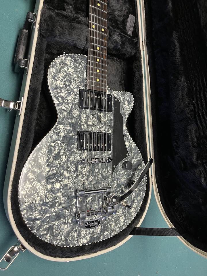 【新価格】Fernandes Ravelle エレキギター シルバー Fernandes Ravelle Deluxe electric guitar review