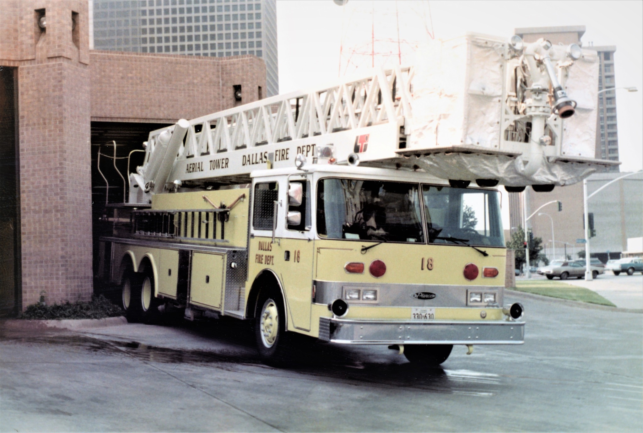 Taipei City Fire Department's 1990 Pierce Arrow foam unit