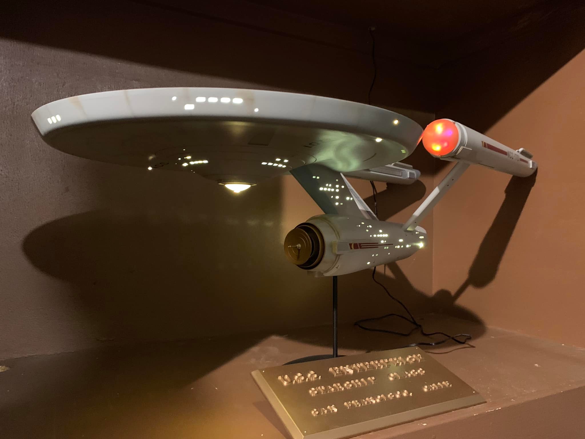 Polar Lights Star Trek USS Enterprise Refit Maquette à l'échelle 1