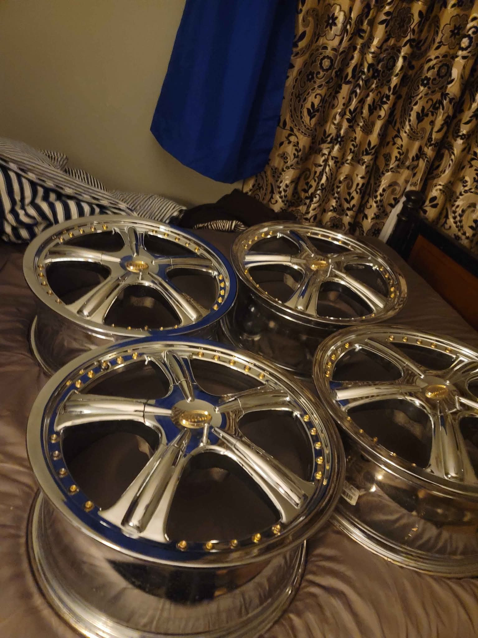 Old school (Ultra) Gold and chrome rims 5x114.3 / 17x7.5 - Car Wheels ...