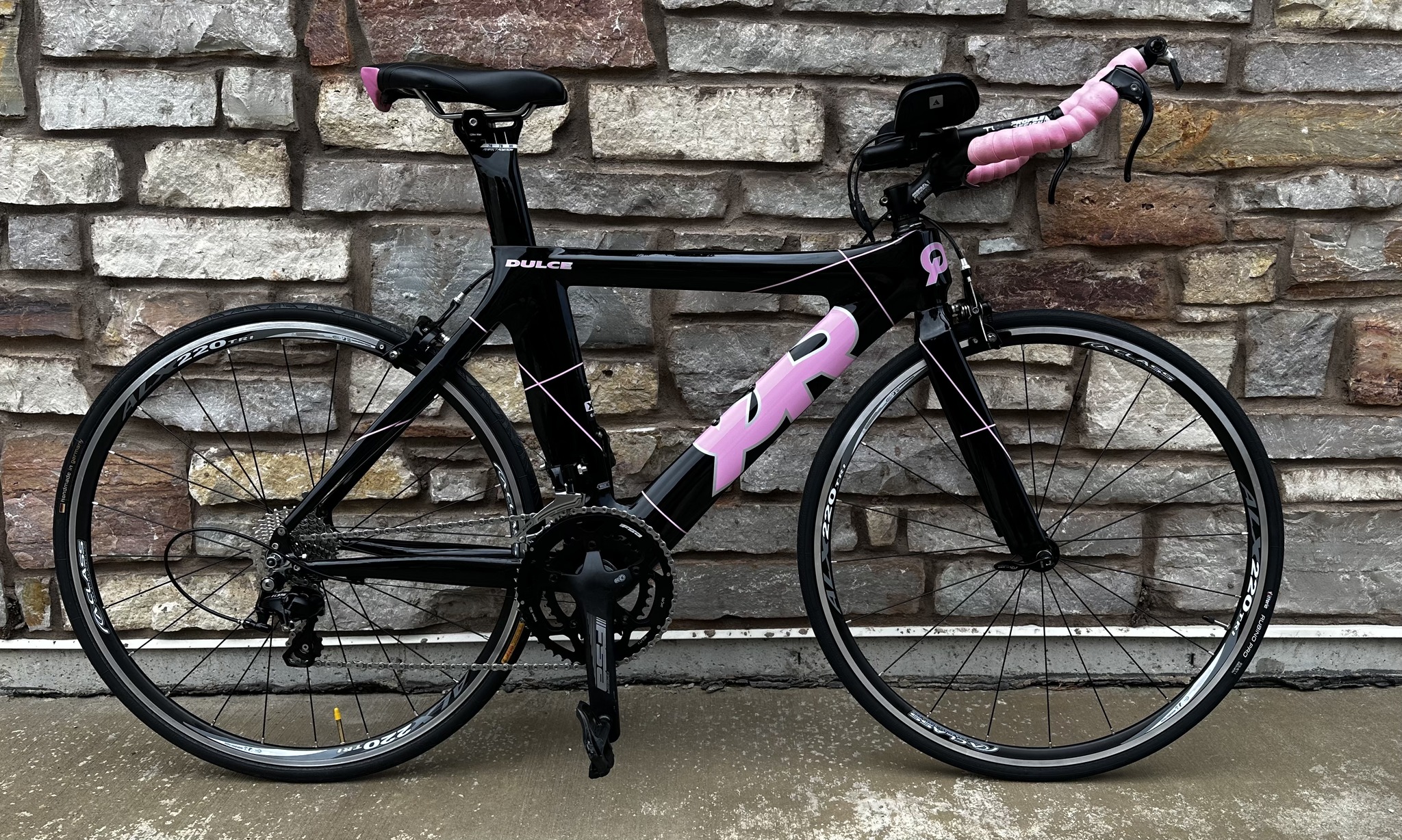 The 2015 Quintana Roo Dulce is a high-end women's triathlon bike