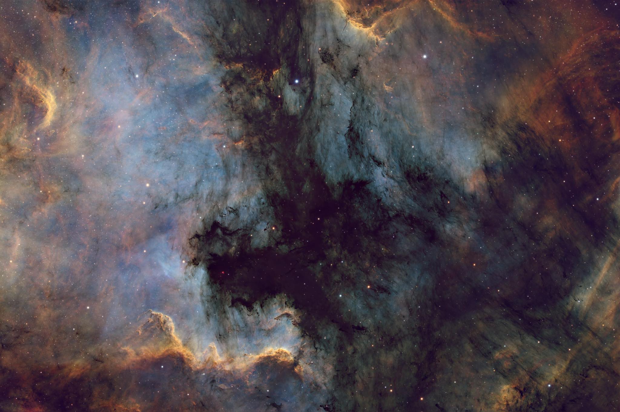 Detailed astrophotography of dark nebulae LDN 935 with William