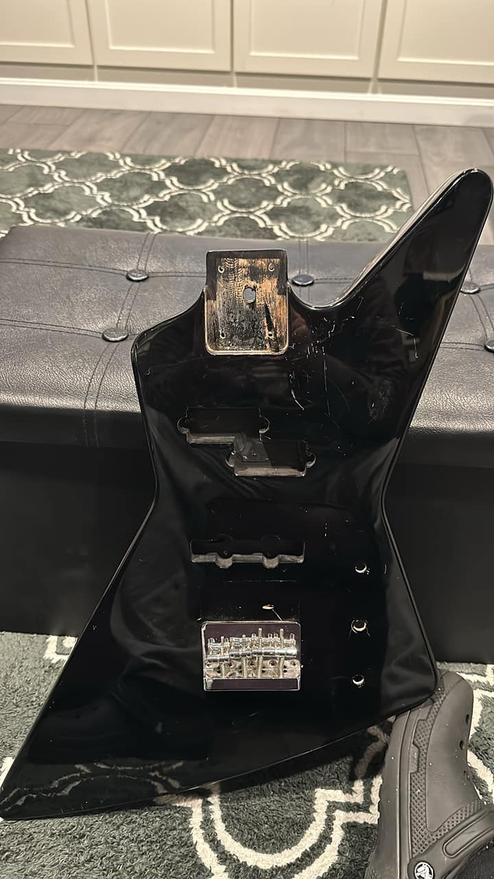 Is there a case available for the Dean V bass?