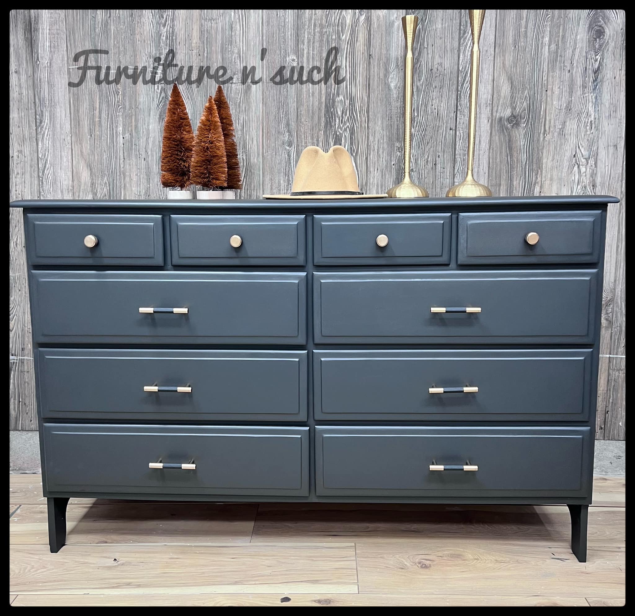 Vintage Sumter cabinet company dresser. Looks great very nice and