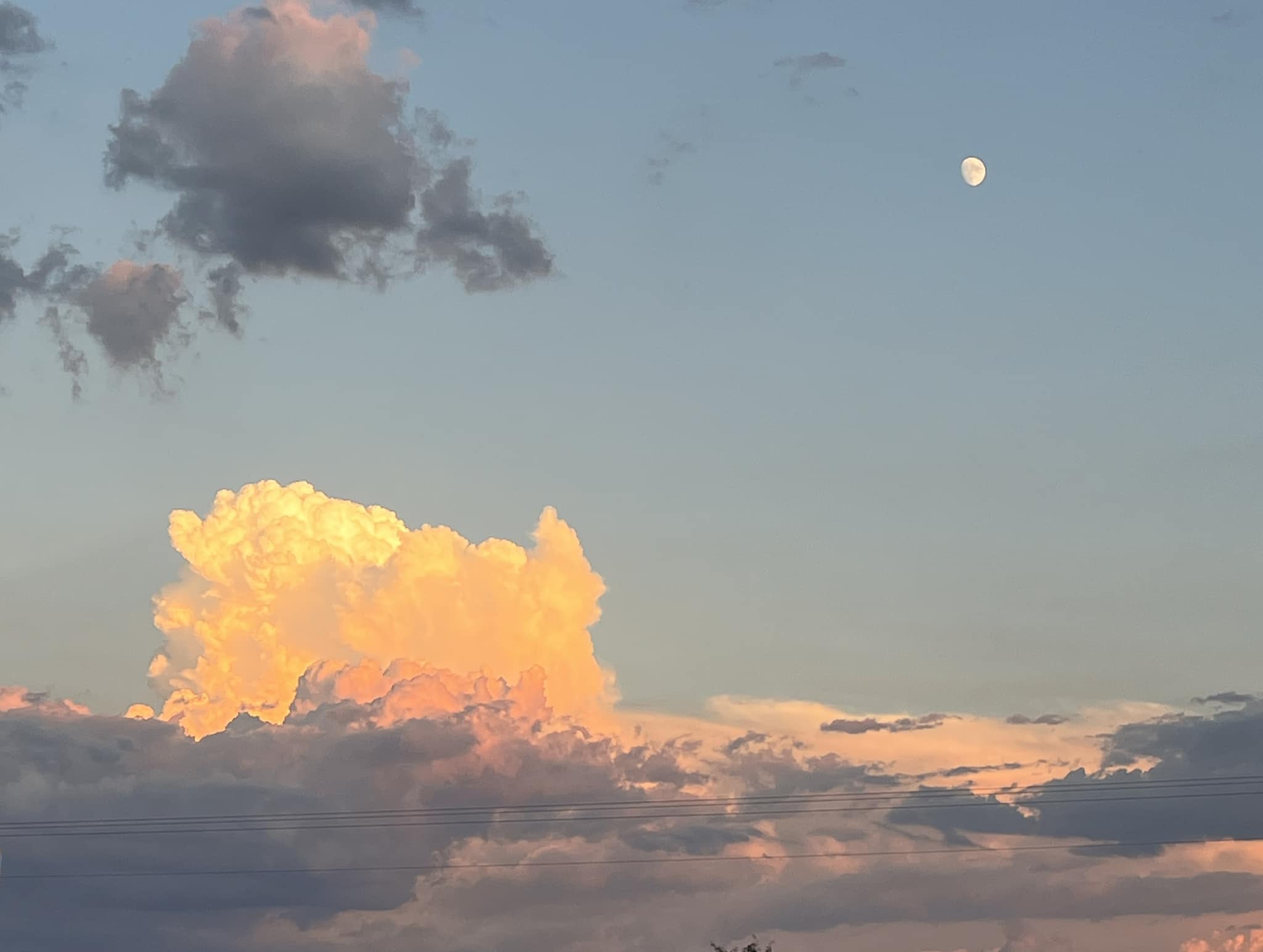 2019 The Night a Giant “Angel” Appeared to Hold the Moon Over