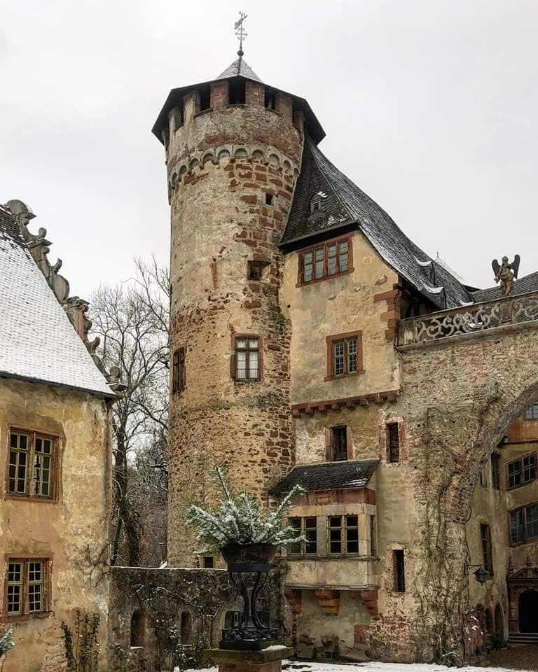 History of the Franzenurishof: In the 17th Century built Vogt
